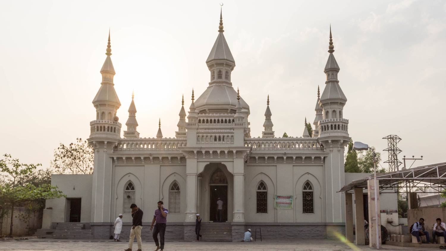 Hyderabad's Spanish Mosque provides a place of worship for the Secunderabad Muslim community, and is able to accommodate 3000 worshipers at a time (Sriharsi/CC)