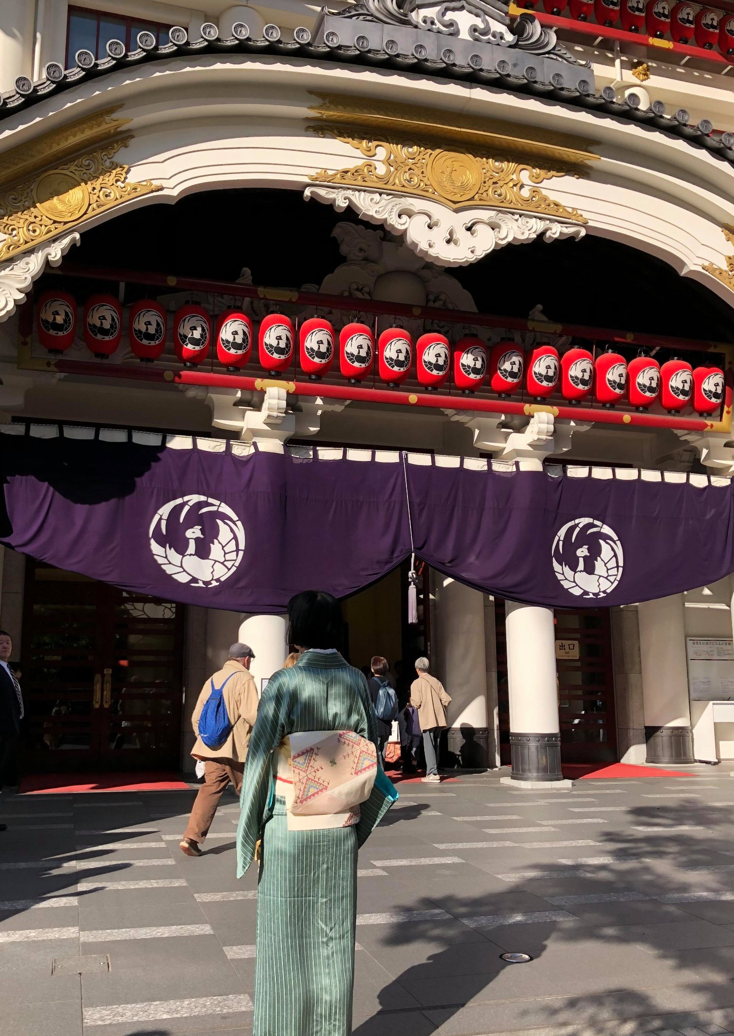 Mariko Akimoto wearing Palestinian embroidery obi Kimono in front of Kabuki Theatre (Credit_ Mariko Akimoto) 