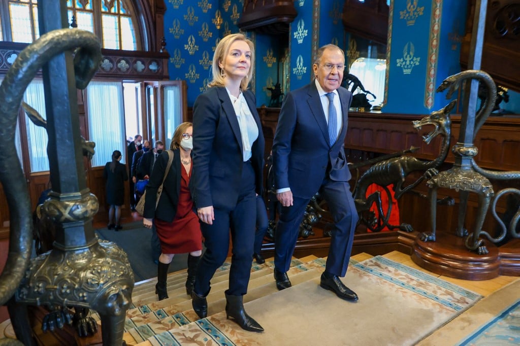 Russian Foreign Minister Sergei Lavrov (R) and British Foreign Secretary Liz Truss during a meeting in Moscow, 10 February 2022 (AFP)