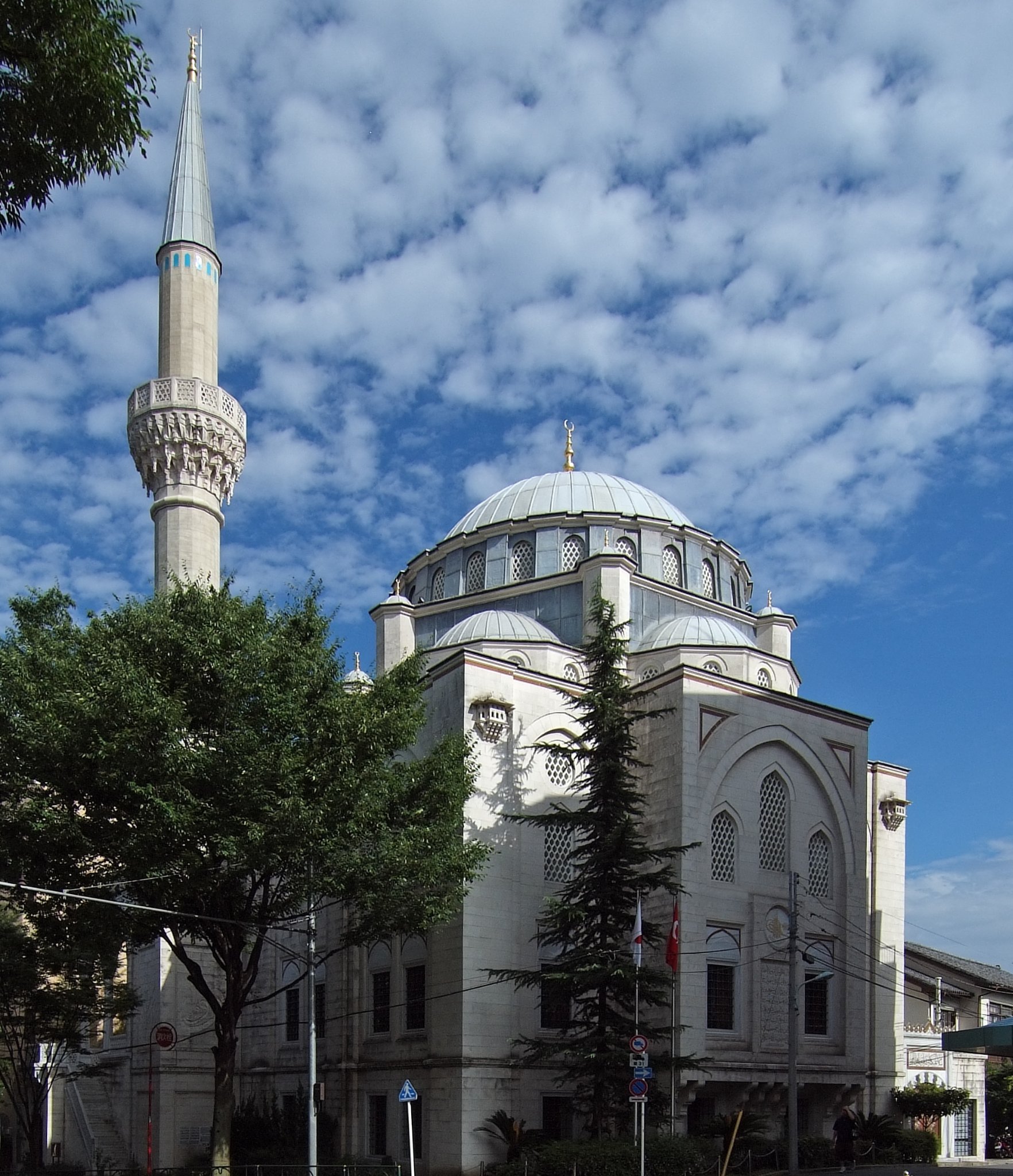 Tokyo's main mosque can hold Friday prayers for up to 1200 worshippers (Credit: CC)