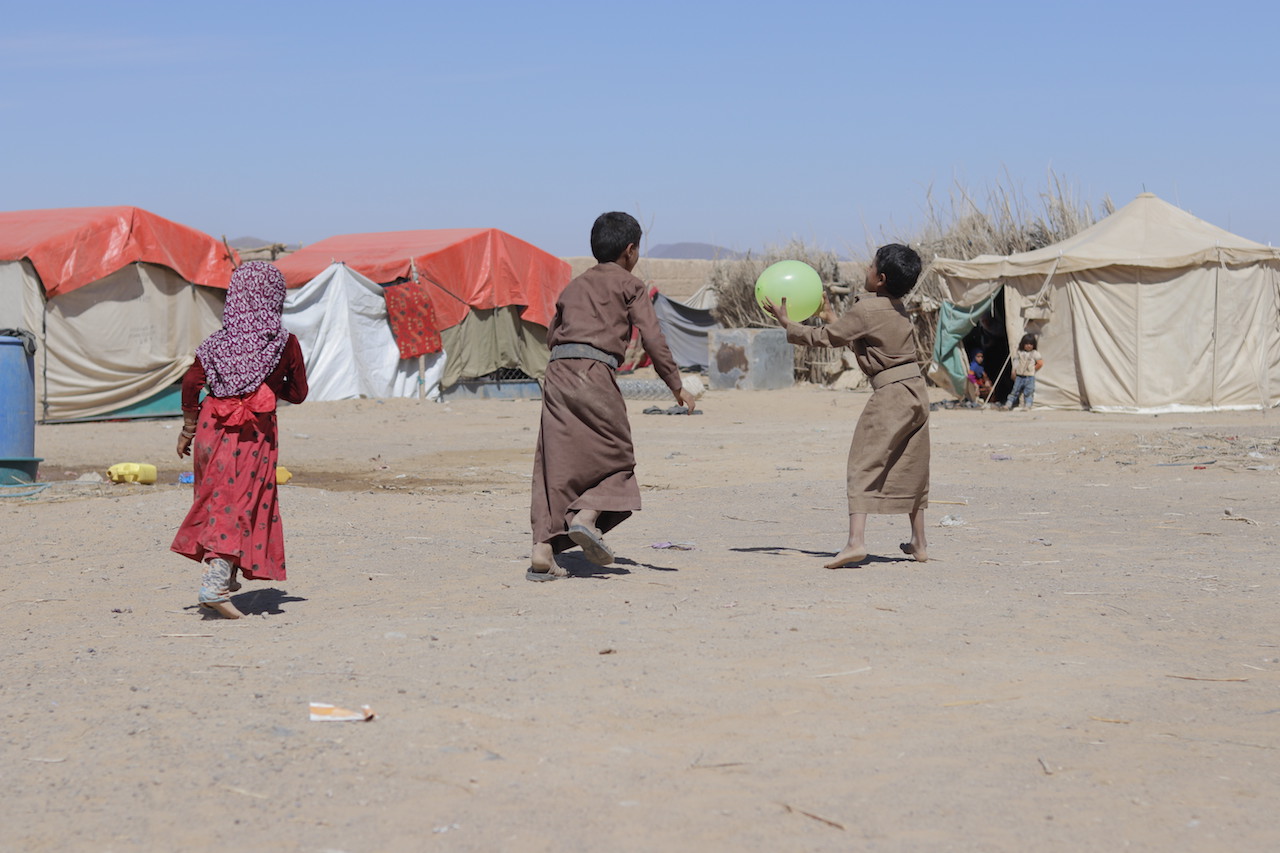 Children play in Al-Swaidah camp in Yemen's Marib (MEE)