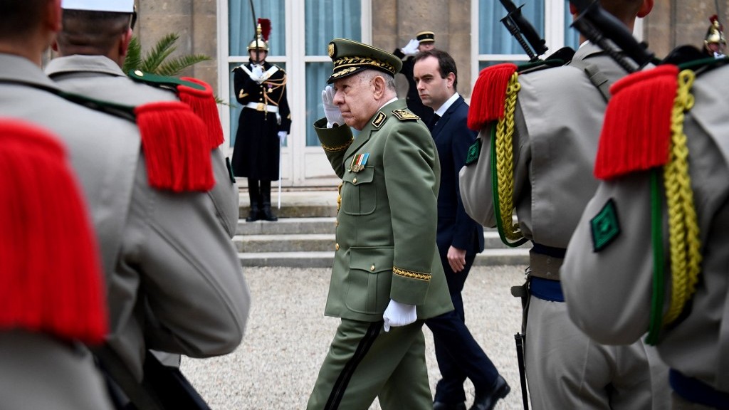 Algerian military chief Said Chengriha (C) and French Armed Forces Minister Sebastien Lecornu (R) are pictured in Paris on 24 January 2023 (AFP)