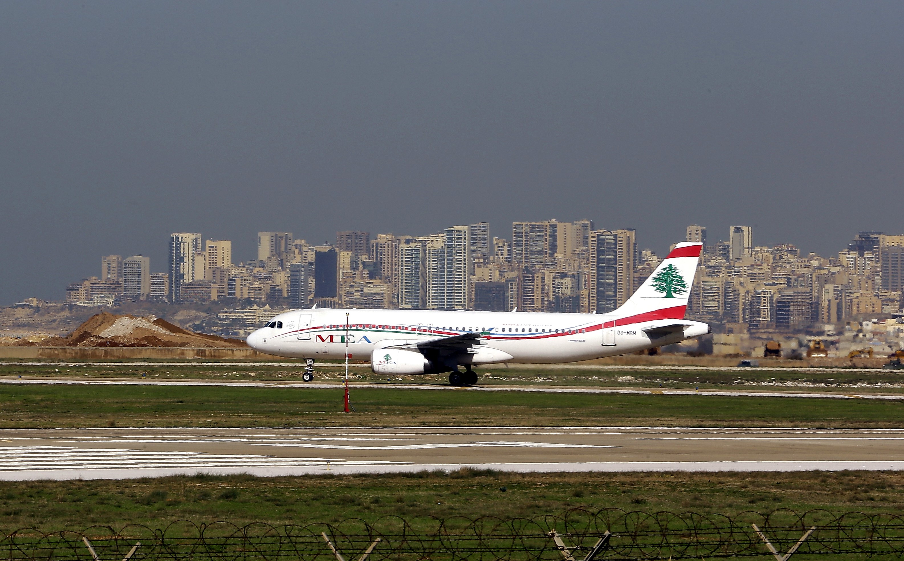 Самолет бейрут. Бейрут аэропорт. Аэропорт Ливана. Ливан Бейрут аэропорт. Бейрут аэропорт фото.