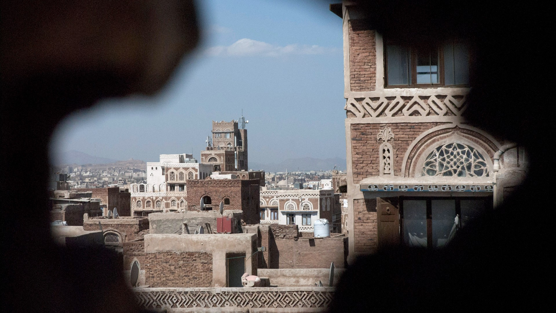 sanaa-yemen-reuters-windowd-2012.jpg
