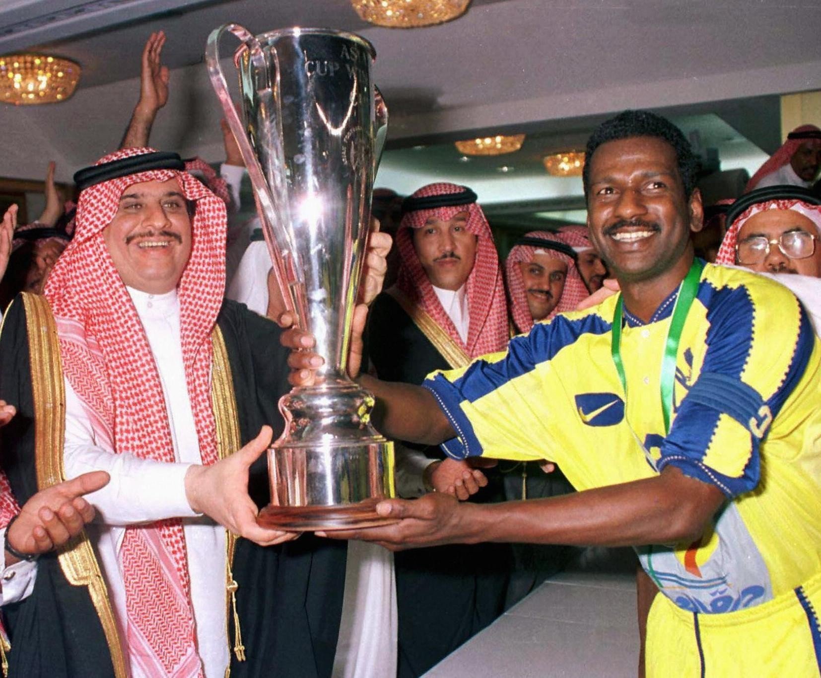 majed abdullah receives asian cup winners cup