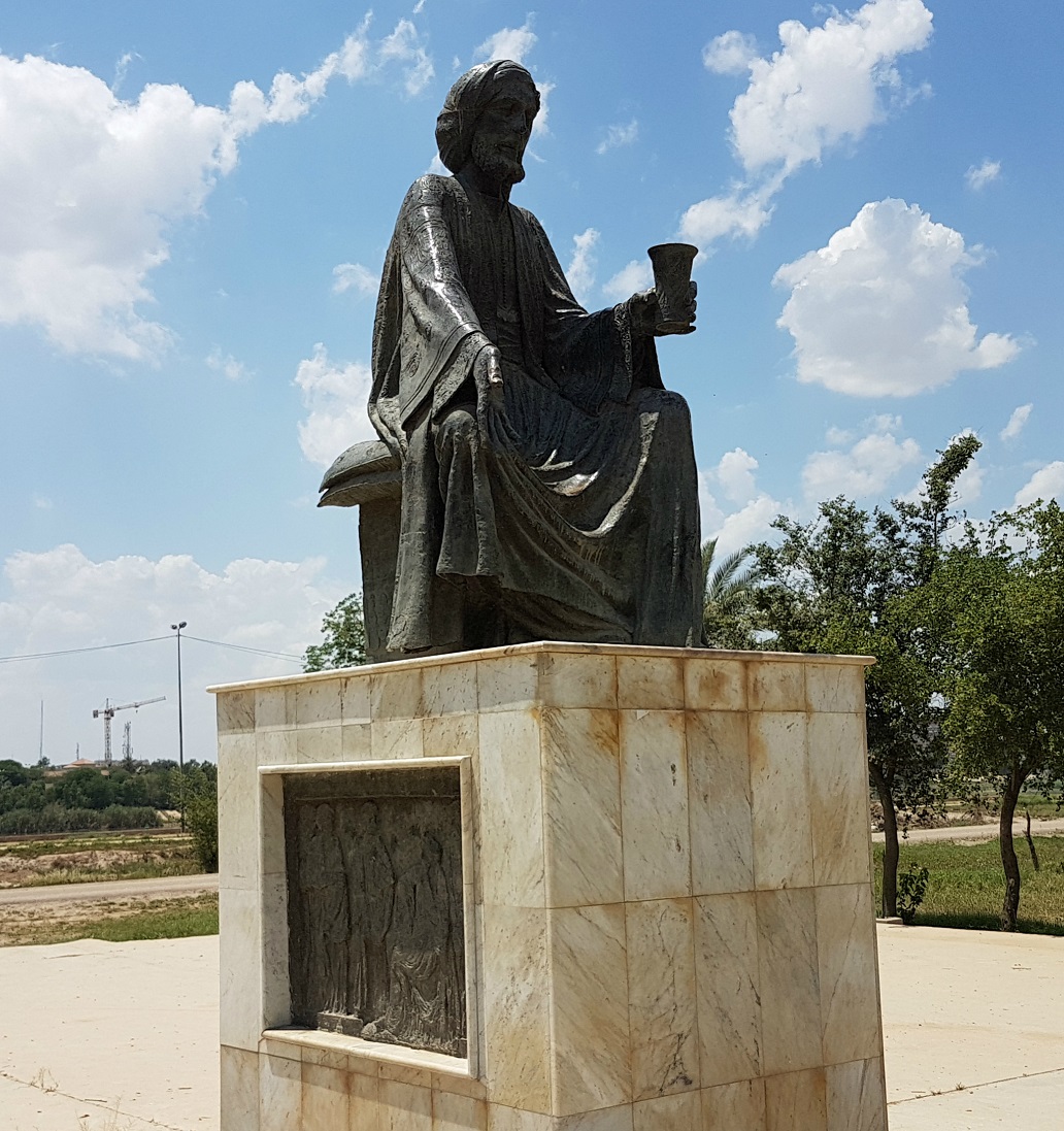 Une statue d’Abou Nouwas dans un parc de Bagdad (MEE/Alex MacDonald)