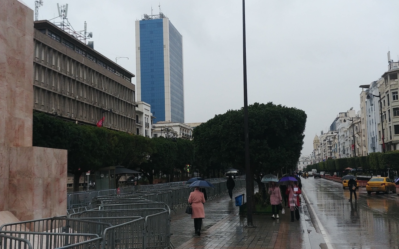 Depuis 2011, le ministère de l’Intérieur n'a cessé de confisquer l’avenue Habib-Bourguiba pour se protéger d'éventuelles attaques (MEE/Mathieu Galtier)