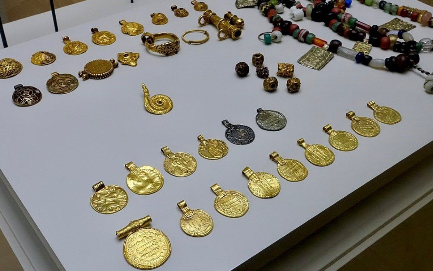 Pièces d’or arabes découvertes sur un site viking en Norvège (Creative Commons/Wolfmann)