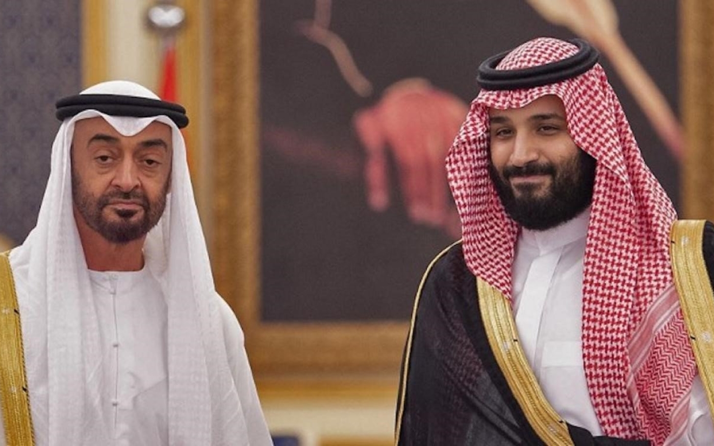 Le prince héritier d’Abou Dabi Mohammed ben Zayed rencontre le prince héritier saoudien Mohammed ben Salmane à Djeddah en 2018 (Bandar al-Jaloud/Saudi Royal Palace/AFP)