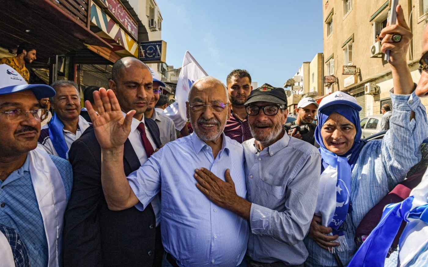 Le leader d’Ennahdha Rached Ghannouchi avec ses partisans pendant la campagne législative de 2019 (AFP/Fethi Belaid)