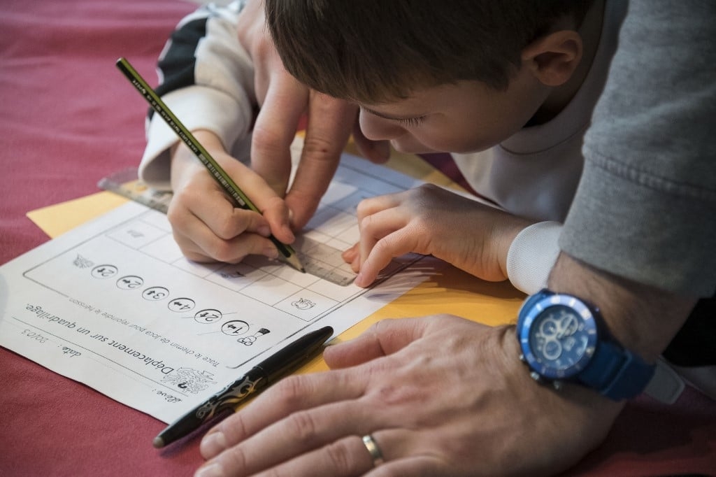 La direction générale de l’enseignement scolaire reconnaît que le cadre familial représente rarement une menace pour les enfants qui reçoivent des enseignements à domicile (AFP/Sébastien Bozon)