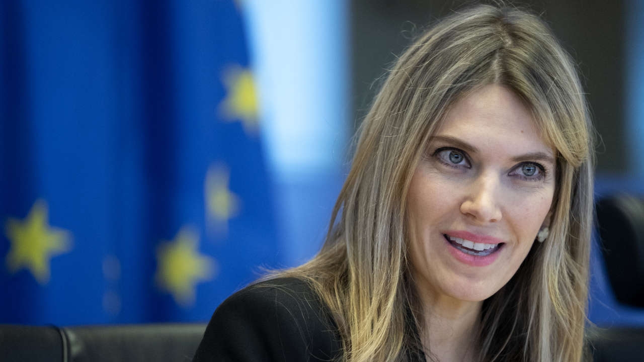 Des eurodéputés de gauche ont demandé la démission d’Eva Kaili. Elle a été exclue dès vendredi soir du parti socialiste grec (Pasok-Kinal) dont elle était une figure déjà controversée (AFP/Eric Vidal)