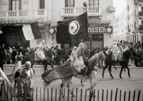 Gabriele Münter's photograph taken in 1905 shows Arab horsemen parading at a carnival in Tunis (VG Bild-Kunst)